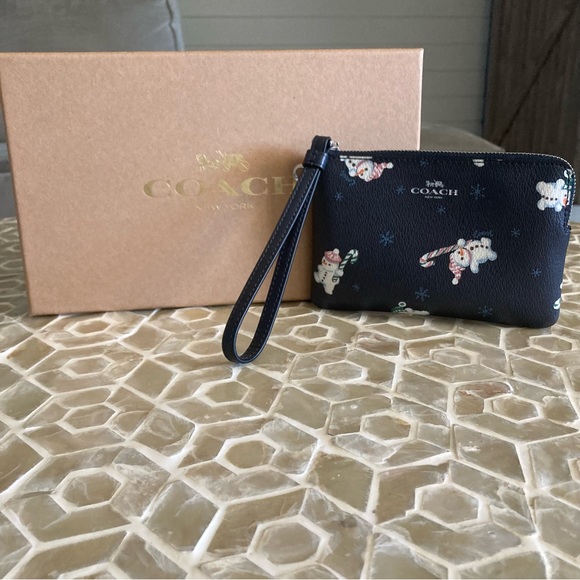 SOLD! Coach Boxed Corner Zip Wristlet Snowman Print in Silver/Midnight Multi - Picture 10 of 10
